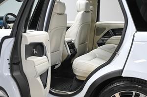 Venta de Range Rover SE 2023, 395 hp, Motor Turboalimentado de 6 Cilindros, Tracción en las Cuatro Ruedas, Cuero, ACC, Equipamiento de Alta Gama, Techo Panorámico R20 - Product Image 6