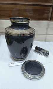 Meilleure vente d'urne funéraire unique en métal soufflé à la main Fournitures funéraires artistiques pour le souvenir éternel Quantité en vrac disponible - Product Image 4