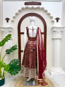 Robe Anarkali en Chanderi Jacquard Butti avec broderies et sequins, entièrement cousue, prête à porter, avec bas et dupatta. - Product Image 5
