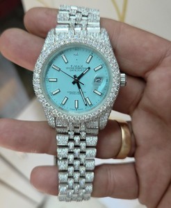 นาฬิกาโมอิสซาไนต์ผู้ชายระดับไฮเอนด์ ราคาดีที่สุด ประดับเพชรเต็มหน้าปัด ระบบควอตซ์ กระจกหน้าปัด ผลิตในอินเดียสำหรับส่งออก - Product Image 1