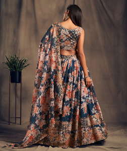 Ensemble de fil imprimé et de broderie exquis Lehenga Choli pour les fêtes de mariage et les cérémonies culturelles d'Inde - Product Image 3