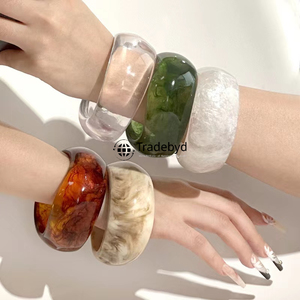 กำไลเรซินที่ยั่งยืนทำด้วยมือสำหรับผู้หญิงที่ใส่ใจสิ่งแวดล้อมเครื่องประดับแฟชั่นที่ทันสมัยและเป็นมิตรกับสิ่งแวดล้อม - Product Image 1