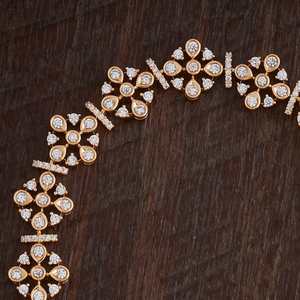 Brazalete Elegante con Cristales de Zirconia en Forma de Flor, Bañado en Oro, con Piedras Blancas, 173959, para Mujer, Uso Diario - Product Image 3