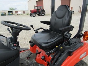 รถแทรกเตอร์ขนาดเล็ก Kubota BX2380 23 แรงม้า ดีเซล ขับเคลื่อน 4 ล้อ พร้อมที่ตักด้านหน้าและเครื่องตัดหญ้า สำหรับใช้งานทางการเกษตร ลดราคาพิเศษ มีจำหน่ายแล้ว - Product Image 6
