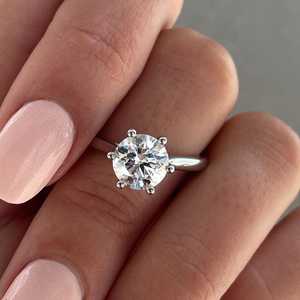 Anillo Solitario con Diamante de Laboratorio Redondo de 2.00ct, Engaste de 6 Garras, Certificado IGI - Product Image 1