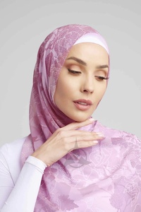 Dernier châle en viscose à pompon floral Vente en gros Hijab musulman personnalisé imprimé Modal pour femme Prix pas cher Personnalisé 2025 - Product Image 6