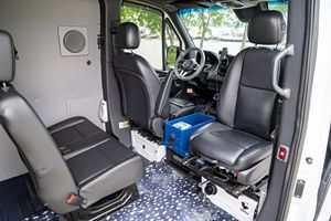 Mercedes-Benz Sprinter 2500 2019 d'occasion en excellent état, 1 propriétaire, provenance du Texas, conversion en camping-car avec moteur turbodiesel - Product Image 5