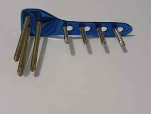 Placas Óseas Veterinarias de Acero Inoxidable BISONS WHOLESALE |   Kit de Implantes para Cirugía Ortopédica Animal con Certificación CE y 1 Año de Garantía - Product Image 2