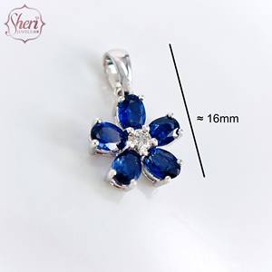 Sheri Jewels Mujer 18K Oro blanco sólido Forma ovalada de moda Estilo de flor Zafiro azul natural y colgante de diamante - Product Image 2