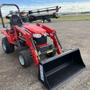 Tracteur compact d'occasion Massey Ferguson GC1725M 24,5 CV 4x4 avec chargeur frontal et pelle arrière, fabriqué aux États-Unis, livraison rapide - Product Image 5