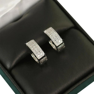 Boucles d'oreilles Huggie Hoop en or 14 carats de haute qualité pour hommes belles boucles d'oreilles fines avec diamant naturel dernière conception - Product Image 5