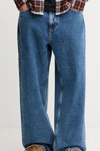 Pantalones vaqueros elegantes para hombre, diseñados para marcas de ropa casual y de estilo de vida, disponibles para producción al por mayor y de marca privada a nivel mundial. - Product Image 2