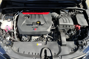 LISTO PARA CONDUCIR - USADO, VOLANTE A LA IZQUIERDA |   CONDUCCIÓN DERECHA |   TOYOTA GR COROLLA 2023 con 4300 millas - Product Image 5