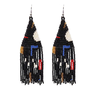 Boucles d'oreilles en perles de rocaille faites à la main avec des détails de broderie, boucles d'oreilles élégantes de saison, boucles d'oreilles à breloques en perles de rocaille - Product Image 1