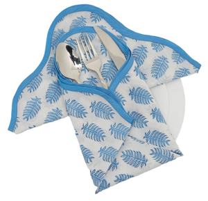 Serviettes de table carrées en coton à fleurs bleu céruléen de haute qualité pour les mariages et les hôtels à la maison. - Product Image 1