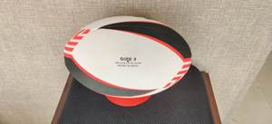 Ballon de rugby de taille 3 de haute qualité Matériau en caoutchouc durable à prise super forte pour les amateurs de sport - Product Image 3