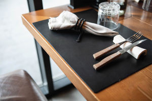Sets de table en cuir résistant à la chaleur durables pour les repas de luxe, imperméables pour les hôtels, les événements et les repas à domicile LPM-0006 - Product Image 3