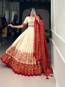 Vêtements ethniques à la mode les plus tendances fantaisie soie Tussar Lehenga Choli & Dupatta avec travail imprimé vente entière approvisionnement d'usine - Product Image 5