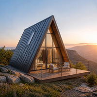 Cabane préfabriquée en forme de A avec structure en acier isolée, salle de bain et grandes fenêtres panoramiques en verre