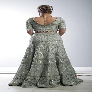 Lehenga Choli de Lujo para Novia |   Vestido de novia con bordado a mano elaborado y detalles de cuentas hechos a mano, y dupatta a juego. - Product Image 2