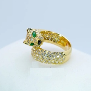 Anillo de diamante de moissanita personalizado de lujo unisex chapado en oro amarillo de 18K 2,23CT con diseño de leopardo Esmeralda joyería de moda hecha de Jade - Product Image 4