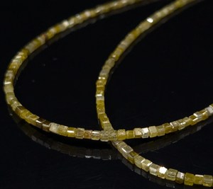Cuentas de cubo facetadas naturales de diamante amarillo, collar de cuentas de piedra con forma de caja brillante - Product Image 1