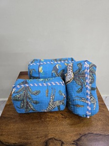 Sac de maquillage vintage grand format, résistant à l'eau, durable, en coton écologique matelassé, avec fermeture éclair, motif imprimé en bloc, 3 pièces - Product Image 3