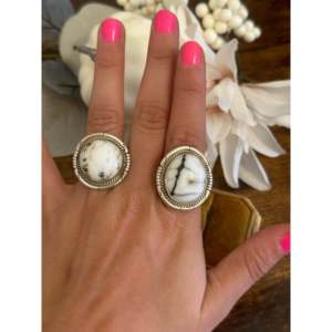 Anillo de Ópalo Hecho a Mano con Engaste de Vermeil Chapado en Rodio e Incrustaciones de Ágata - Product Image 1