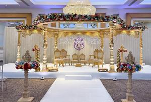 Mandap Portátil para Bodas Tamil Grandes, Triveni Mandap Tradicional del Reino Unido, Mandap de Triple Poste Tallado a Mano en Fibra de Madera, Mandaps de Suiza - Product Image 2