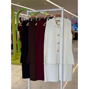 Ensemble en crêpe midi 10230 avec détail bouton doré et gilet – Accessoire de mode haut de gamme - Product Image 1