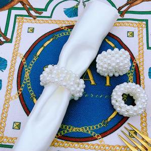 Perles blanches Rond de serviette Accessoire de décoration de table élégant pour la maison Salle à manger Mariage et fête Design élégant fait à la main et gracieux - Product Image 4