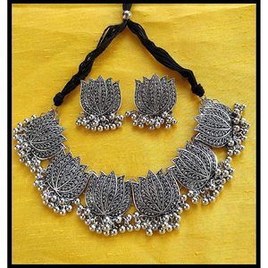 Collier en lotus oxydé pour les occasions de fête - Product Image 5