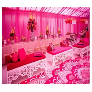 مقاعد جلوس بألوان مهندي راقية بتصميم أنيق لحفلات الزفاف مقاعد بألوان مهندي أنيقة للجلوس مع ديكورات Sangeet