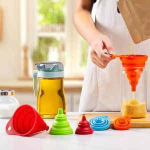 Entonnoir pliable en <span class=keywords><strong>silicone</strong></span> de qualité alimentaire CS11, entonnoir <span class=keywords><strong>rétractable</strong></span> pour la distribution de liquides de cuisine, petit entonnoir en gros - Product Image 3