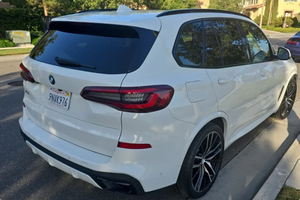 PRÊT À CONDUIRE - VÉHICULE D'OCCASION À VOLANT À GAUCHE |   Conduite à droite |   BMW X5 SDRIVE40I M SPORT 2021 - Product Image 3