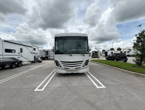 Camping-car de luxe Fleetwood Flair 29M d'occasion 2024 le moins cher - Bon état - Prêt à être expédié - Product Image 1