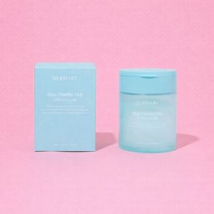 แผ่นเช็ดทำความสะอาดผิวหน้า CICA TOINING PAD ผสมไฮยาลูรอนิก แอซิด และชาเขียว สำหรับทุกสภาพผิว - Product Image 1