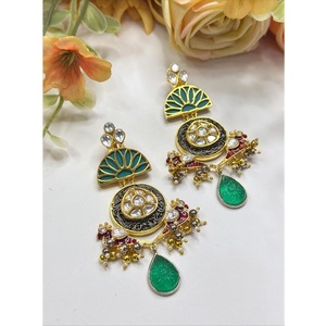 ต่างหู Kundan ดีไซน์สวยพร้อมต่างหูหินสำหรับผู้หญิงสาวๆสำหรับคอลเลกชันชุดแต่งงานแบบดั้งเดิม - Product Image 2