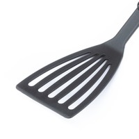 Tomatto Italiaans gemaakte nylon lange spatel, milieuvriendelijk, zwart kunststof handvat, voor het koken van aardappelen, vis, fruit, huishoudelijk gebruik, model
