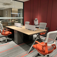 Poste de travail modulaire moderne pour bureau, table pour 4 personnes avec écran de séparation pour plus d'intimité