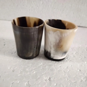 Corne à boire en agate courte en corne naturelle de qualité export, design antique, fabriquée à la main, pour bar, en provenance d'Inde. - Product Image 3