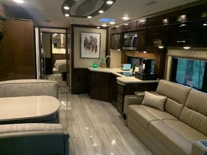 ผู้จำหน่ายรถบ้านมือสอง Jayco Embarcadero Class A ปี 2021 เครื่องยนต์ดีเซล รุ่น 39 BH พร้อมขาย - Product Image 2