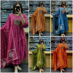 Colección de Diseñador SUMMER DHAMAKA, Conjunto Moderno de Kurta Anarkali con Pantalón de Algodón y Dupatta Malmal, Patrón de Capas para Fiesta - Product Image 6