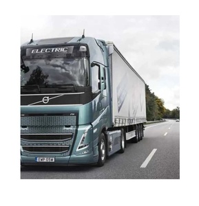 Se vende camión de transporte comercial Volvo FH con motor de 540 hp, configuración de tracción 4x2 y dos camas dobles. - Product Image 1