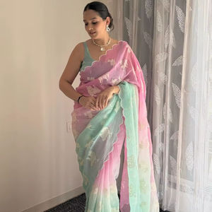 Sari en soie croquante à deux tons en gros avec des travaux de pierres complexes pour les fêtes, les mariages et les événements formels - Product Image 1