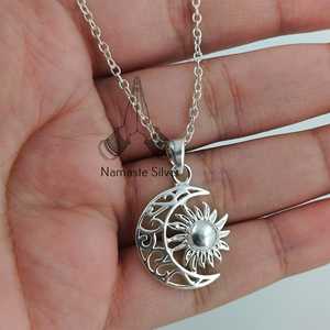 Collar de Plata de Ley 925 con Colgante de Sol y Luna, Estilo Bohemio Celestial, Cadena con Colgante, Regalo de Aniversario o Cumpleaños para Ella, Medallón de Sol y Luna - Product Image 1