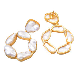 ต่างหูมุกคลาสสิกประดับด้วยอัญมณีมุกแท้เคลือบทองและงานฝีมือคุณภาพสูง - Product Image 2