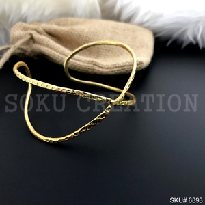 Brazalete y brazalete de latón hechos a mano de diseñador de estilo de nudo chapado en oro, pulseras de moda únicas totalmente personalizadas SKU6893 - Product Image 1