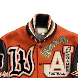 Venta al por mayor de chaquetas universitarias con logotipo personalizado para hombre, ropa de calle de peso pesado, bordado, contraste de colores, diseño de letras, cuero vintage - Product Image 6