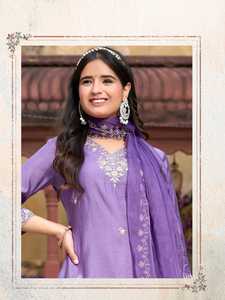 Conjunto de Kurti de 3 Piezas con Bordado Vaticano para Mujer, con Pantalones Acampanados y Dupatta - Ropa Étnica India para Fiestas de Maruti Fashion - Product Image 5